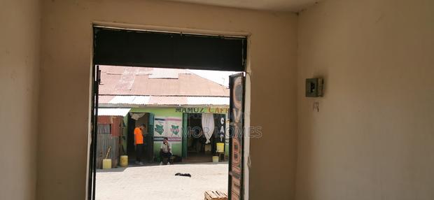 Shop to Let - thumbnail 4