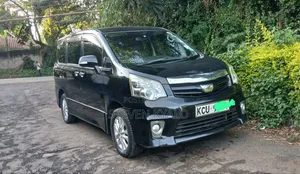 Toyota Noah 2.0 158hp FWD (7 Seater) 2012 Black