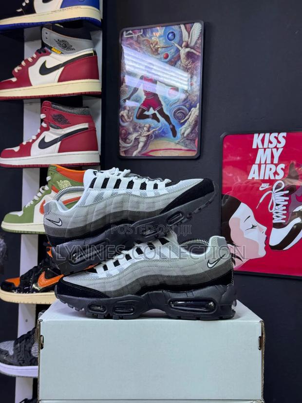Airmax 95 Sneakers Available