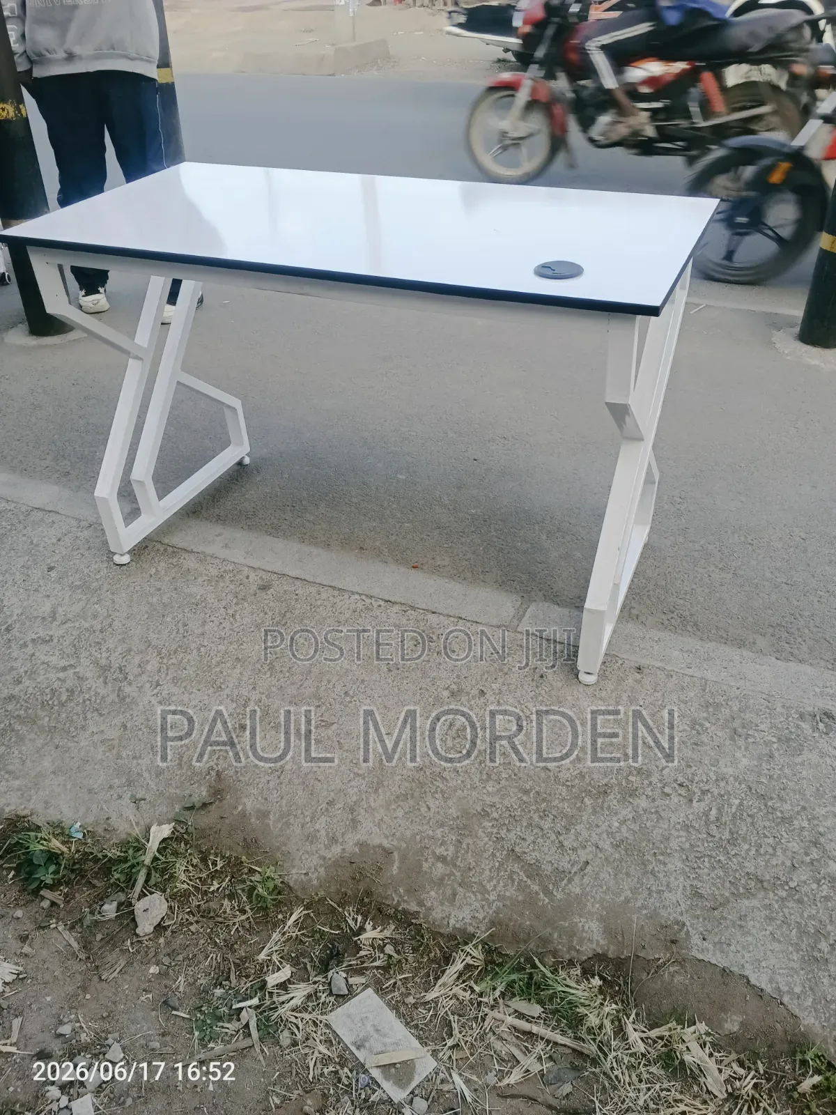 Frame Crossed Office Computer Table