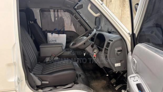 Mazda Bongo 2018 White - thumbnail 10