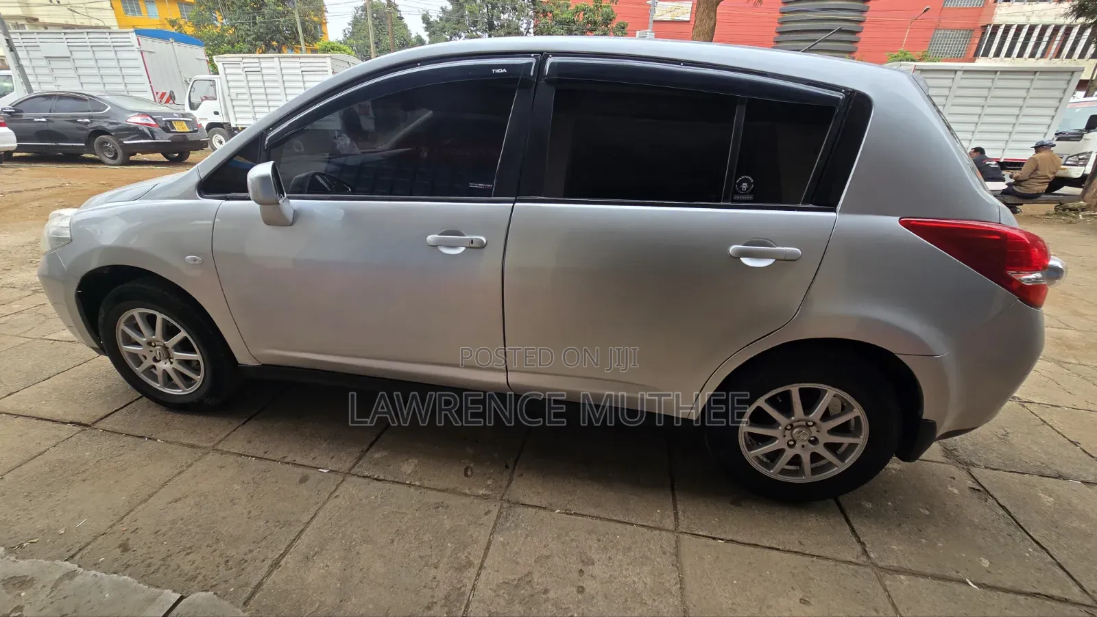 Nissan Tiida 2010 Silver