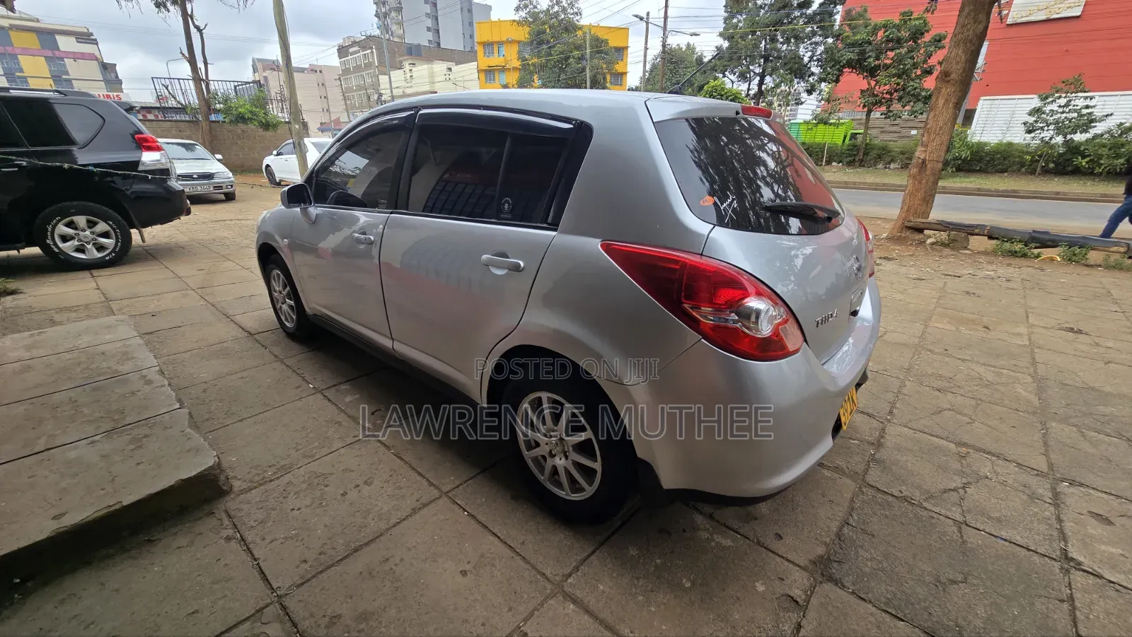 Nissan Tiida 2010 Silver