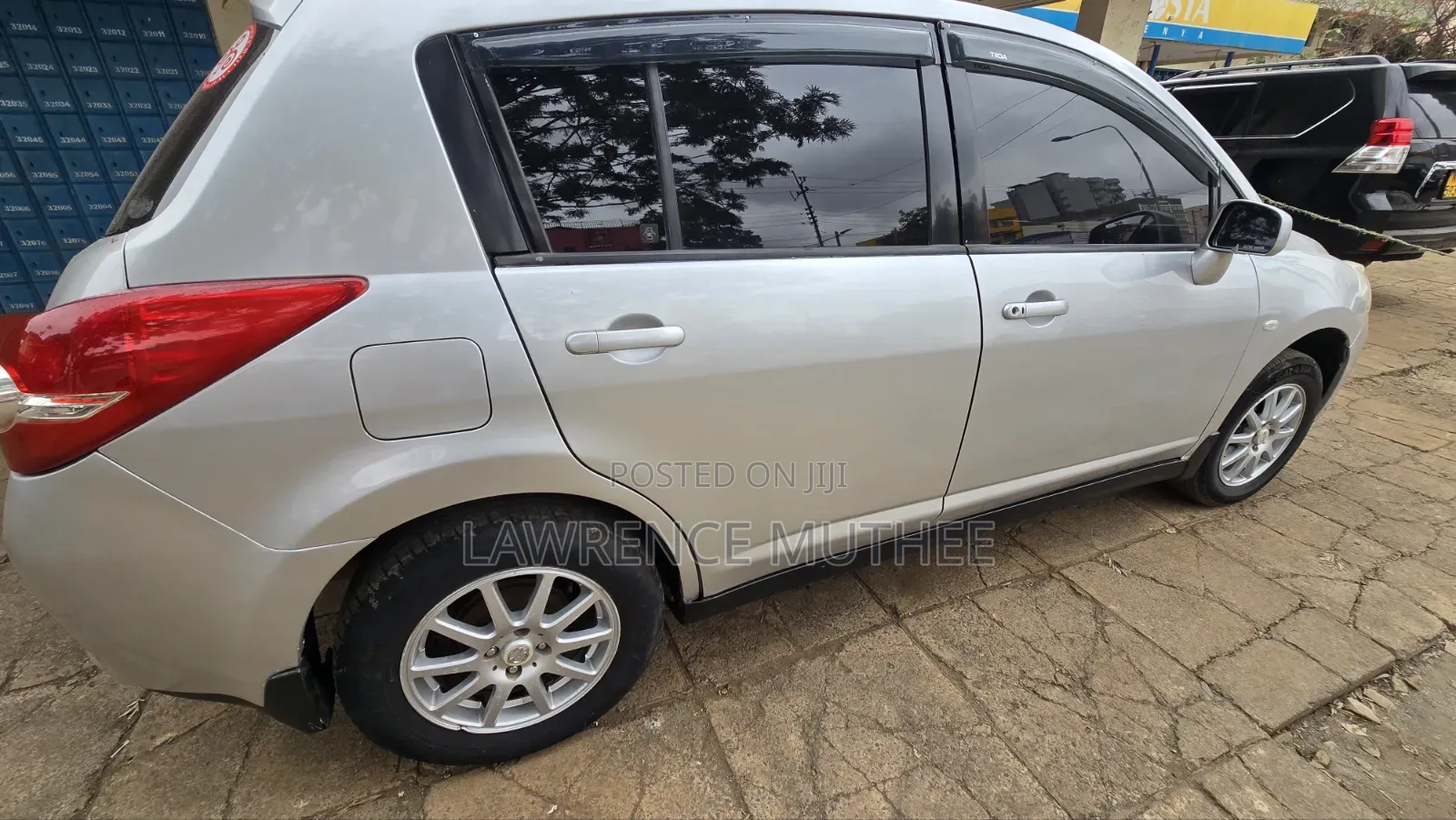 Nissan Tiida 2010 Silver