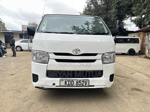 Toyota HiAce 2014 White