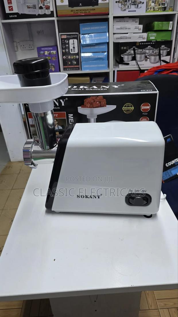 Electric Meat Mincer/Grinder at Ksh3499.