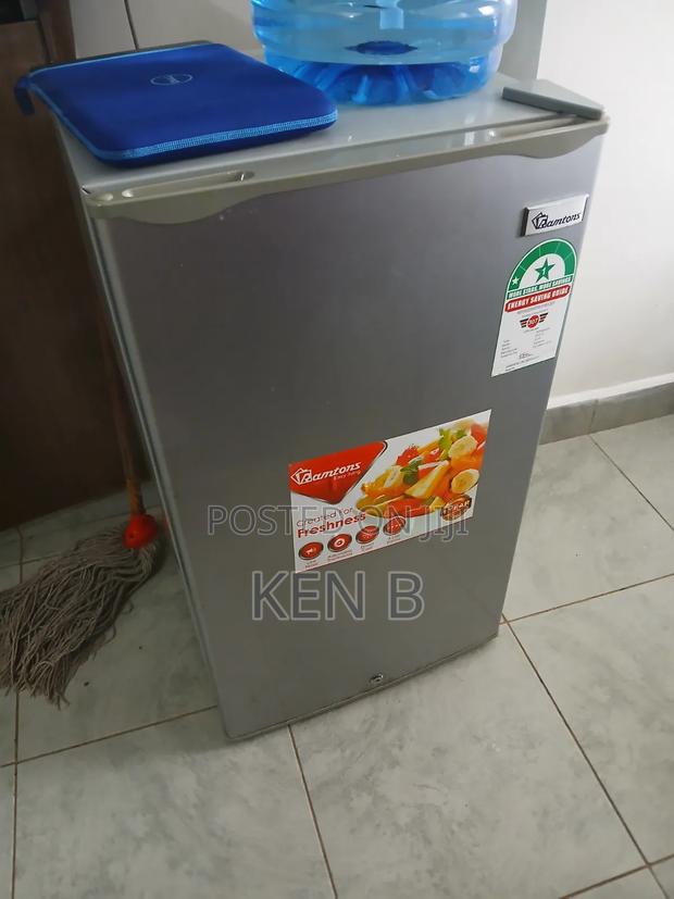 Mini Refridgerator With Freezer on Top - thumbnail 3