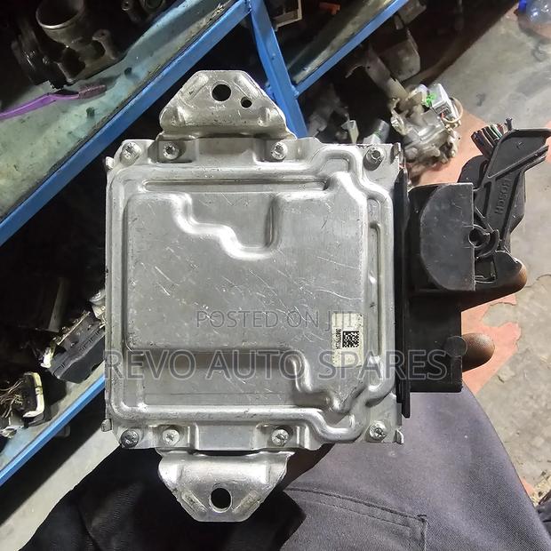 Suzuki Swift Egine Control Unit - thumbnail 2