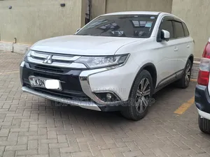 Mitsubishi Outlander 2016 White