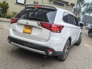 Mitsubishi Outlander 2016 White