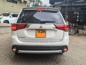 Mitsubishi Outlander 2016 White