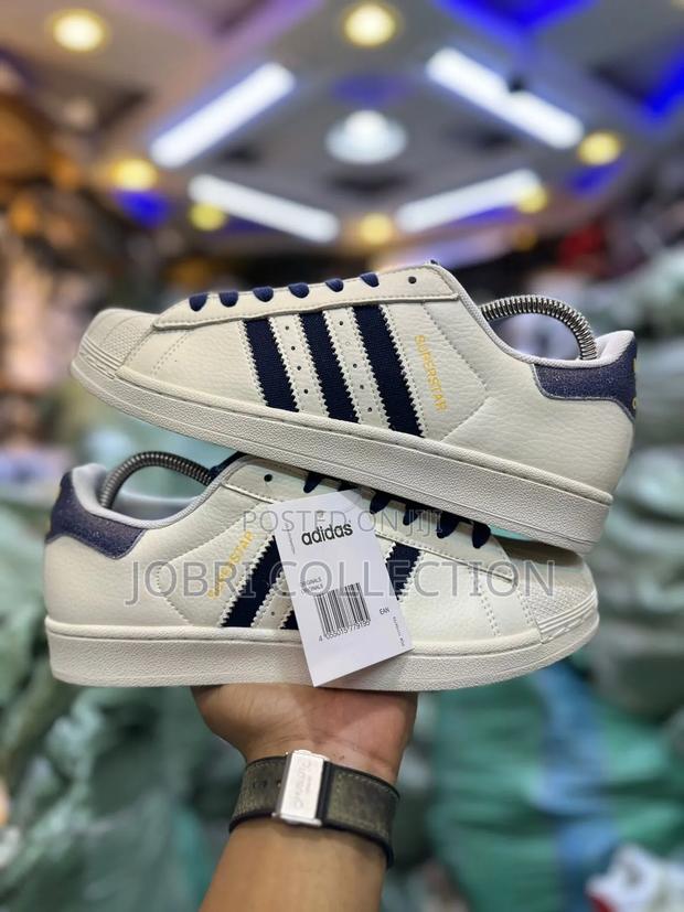 Adidas Superstar “ White Navy “
Sneakers