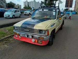 Toyota Hilux 1999 Yellow
