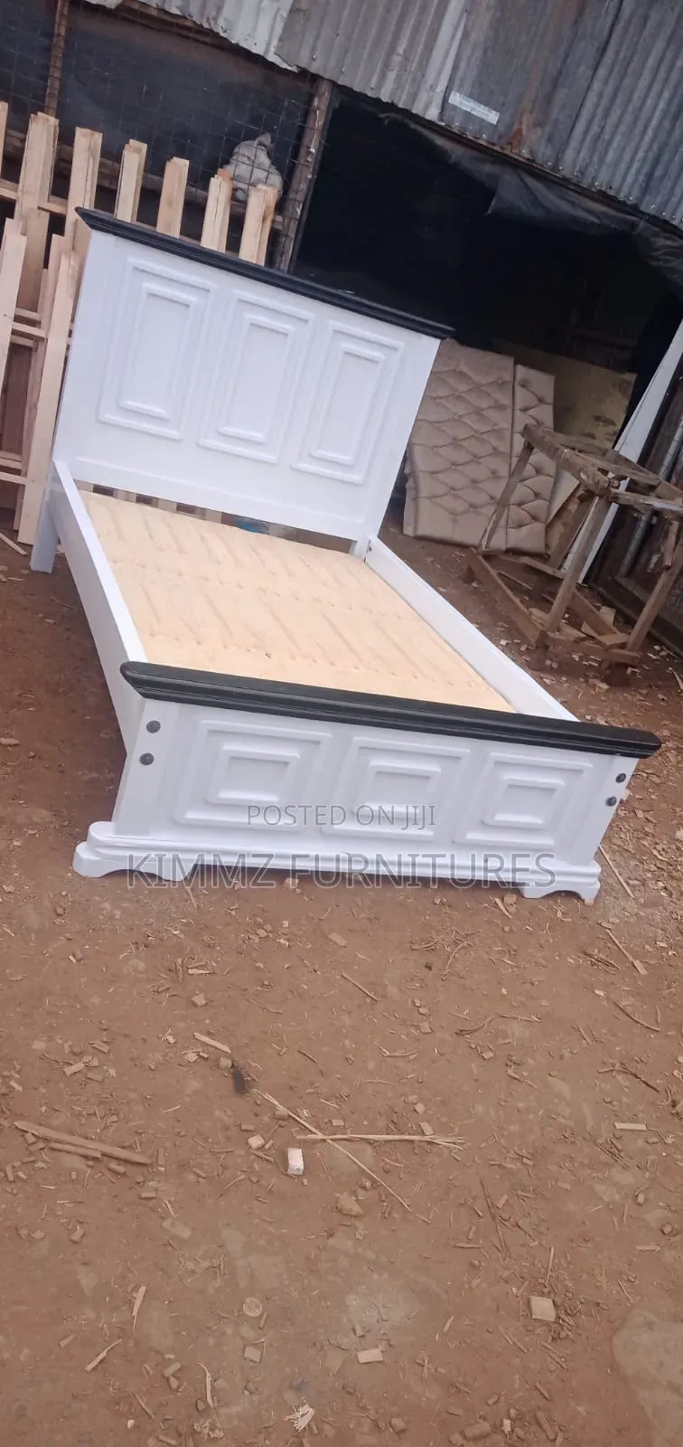 4x6 White Panelled Bed