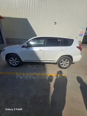 Toyota Vanguard 2012 White
