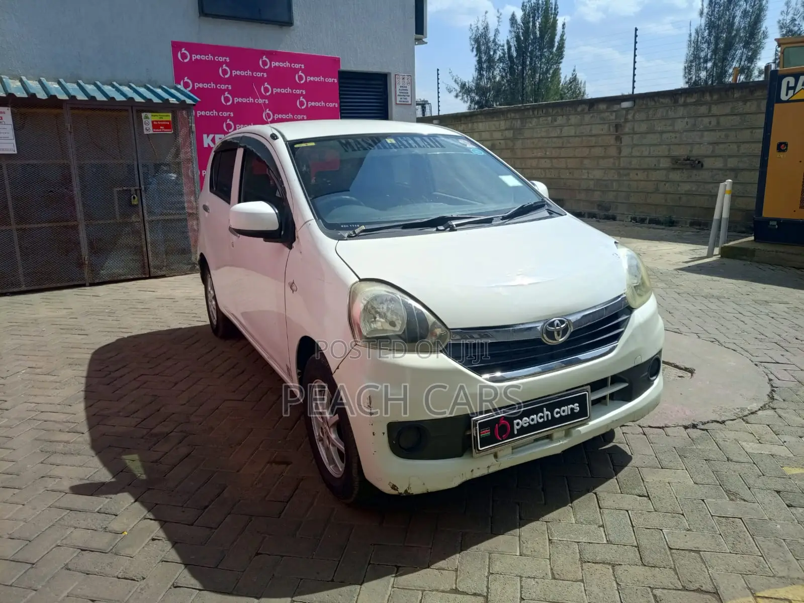 Toyota Pixis 2013 White