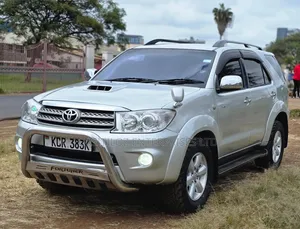 Toyota Fortuner 2011 Silver