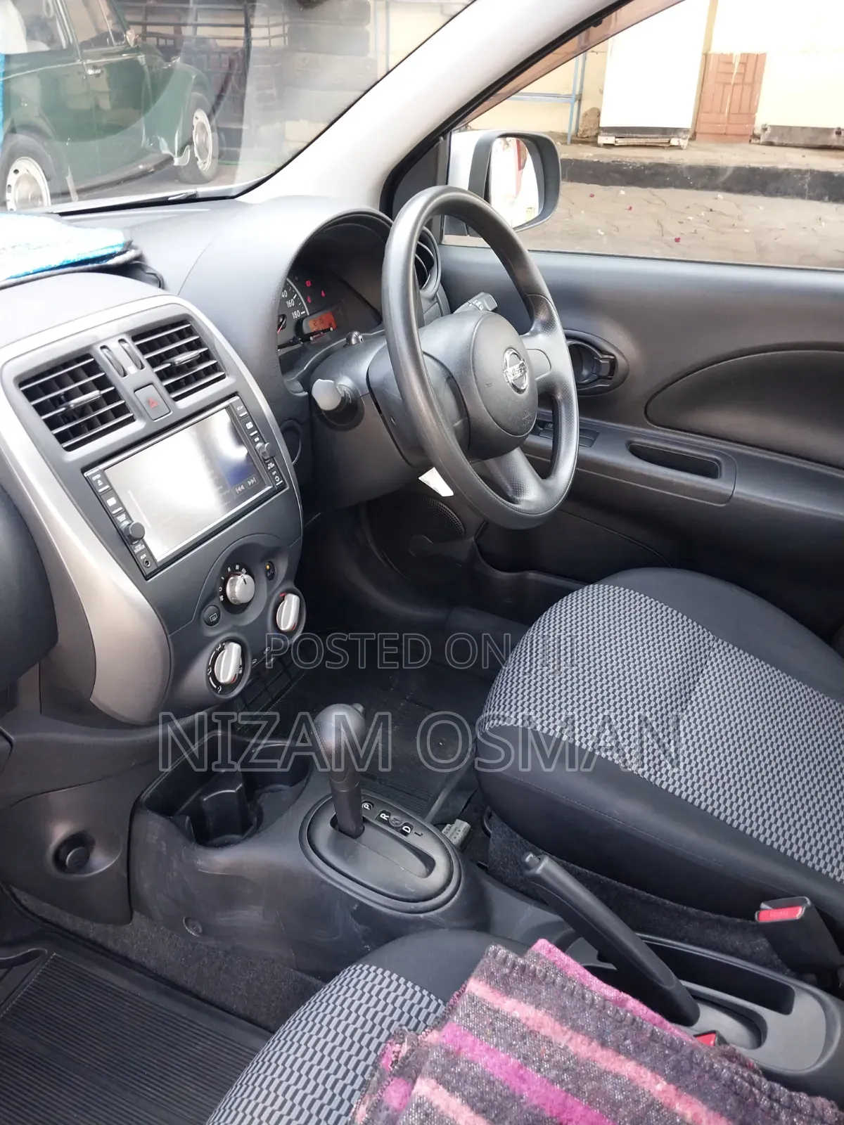 Nissan March 2018 Silver