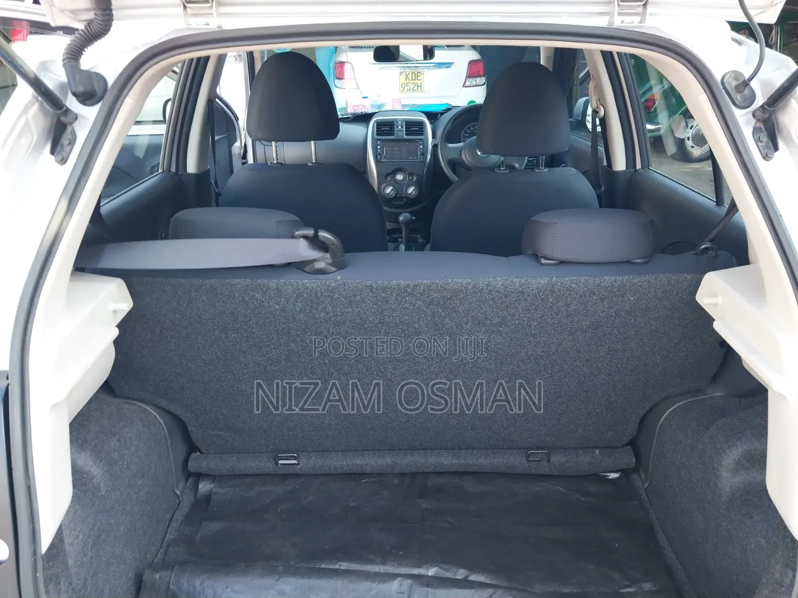 Nissan March 2018 Silver