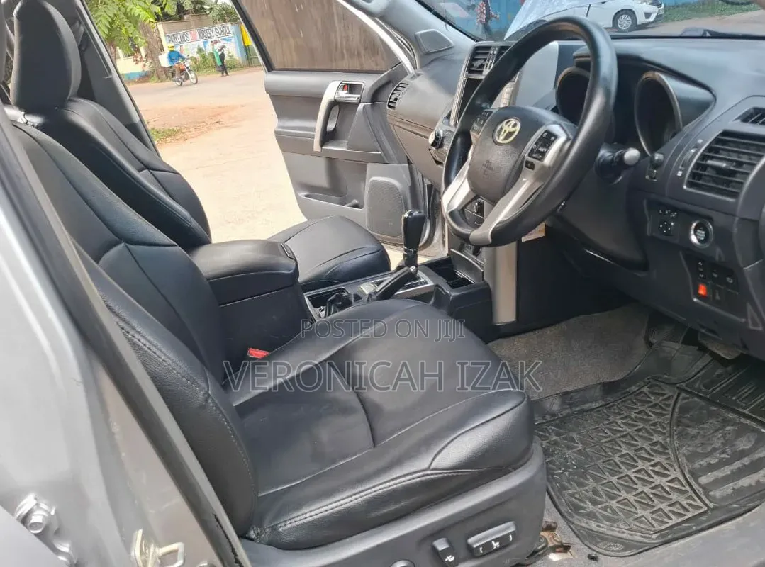 Toyota Land Cruiser Prado 2010 Silver