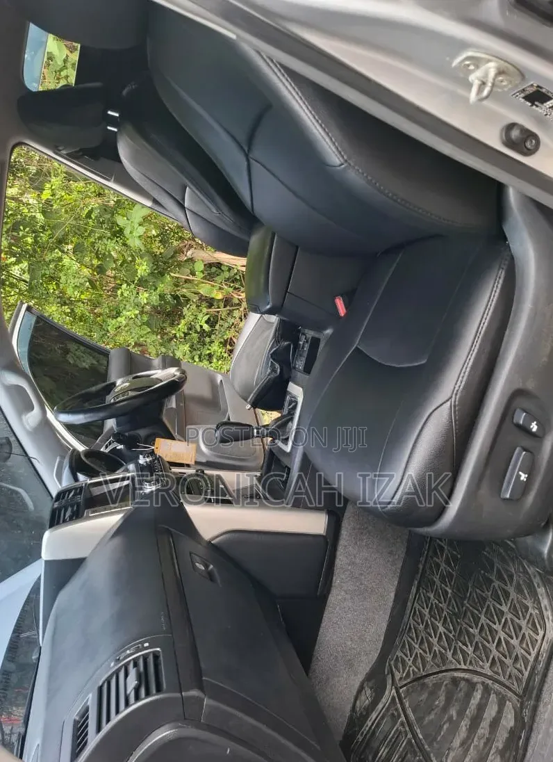 Toyota Land Cruiser Prado 2010 Silver