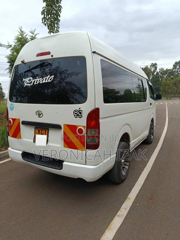 Toyota HiAce 2011 White - thumbnail 2