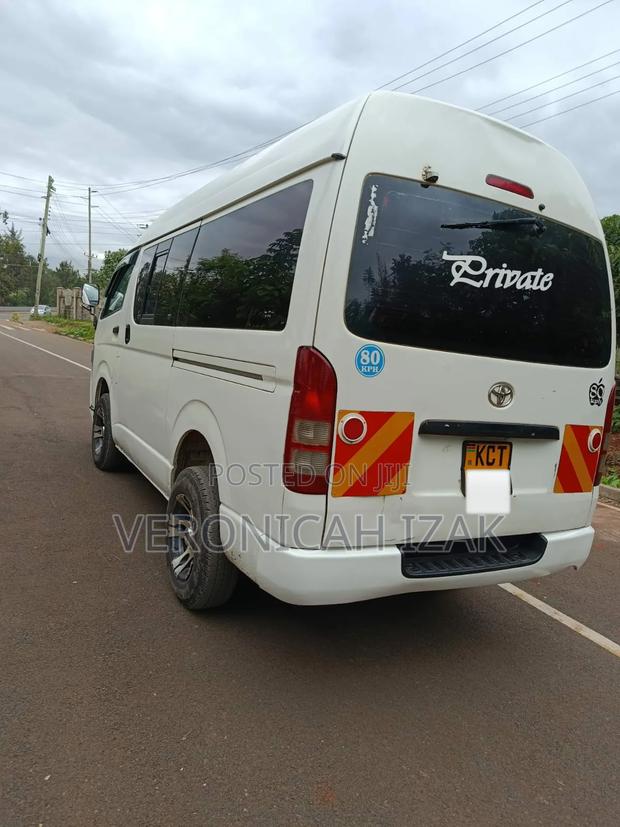 Toyota HiAce 2011 White - thumbnail 3