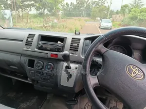 Toyota HiAce 2011 White