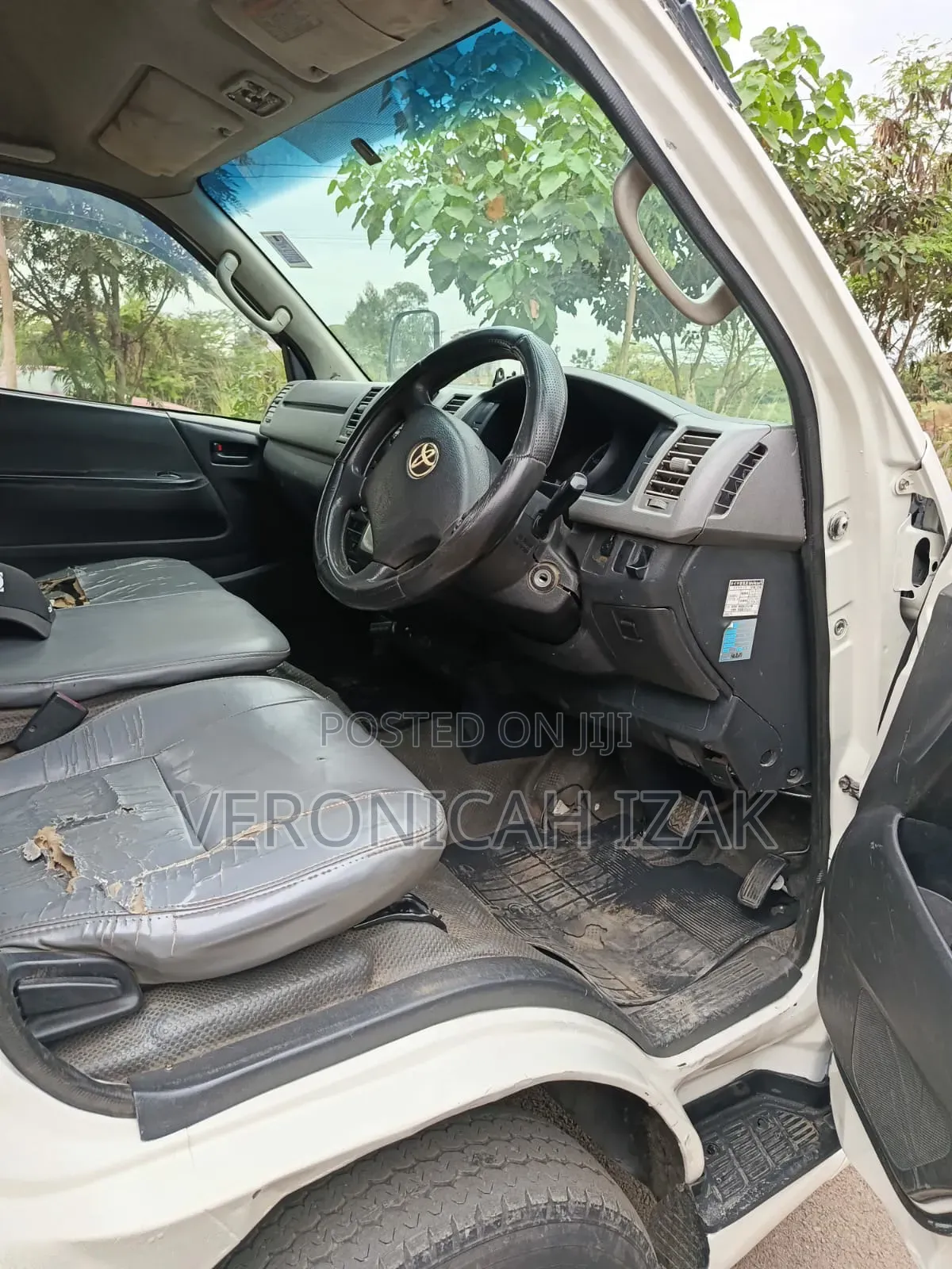 Toyota HiAce 2011 White