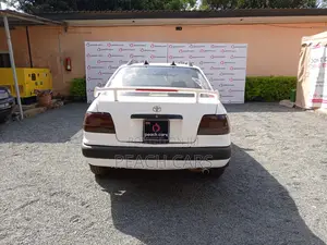 Toyota Corolla 1995 White