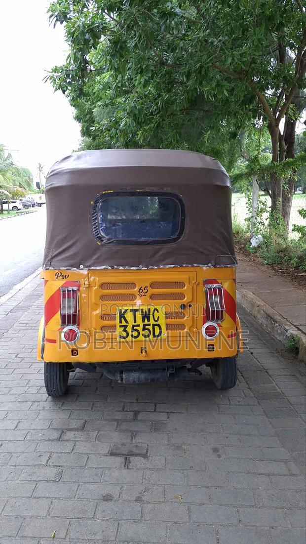 Bajaj RE 2023 Yellow - thumbnail 5