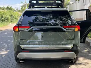 Toyota RAV4 Adventure AWD 2020 Green