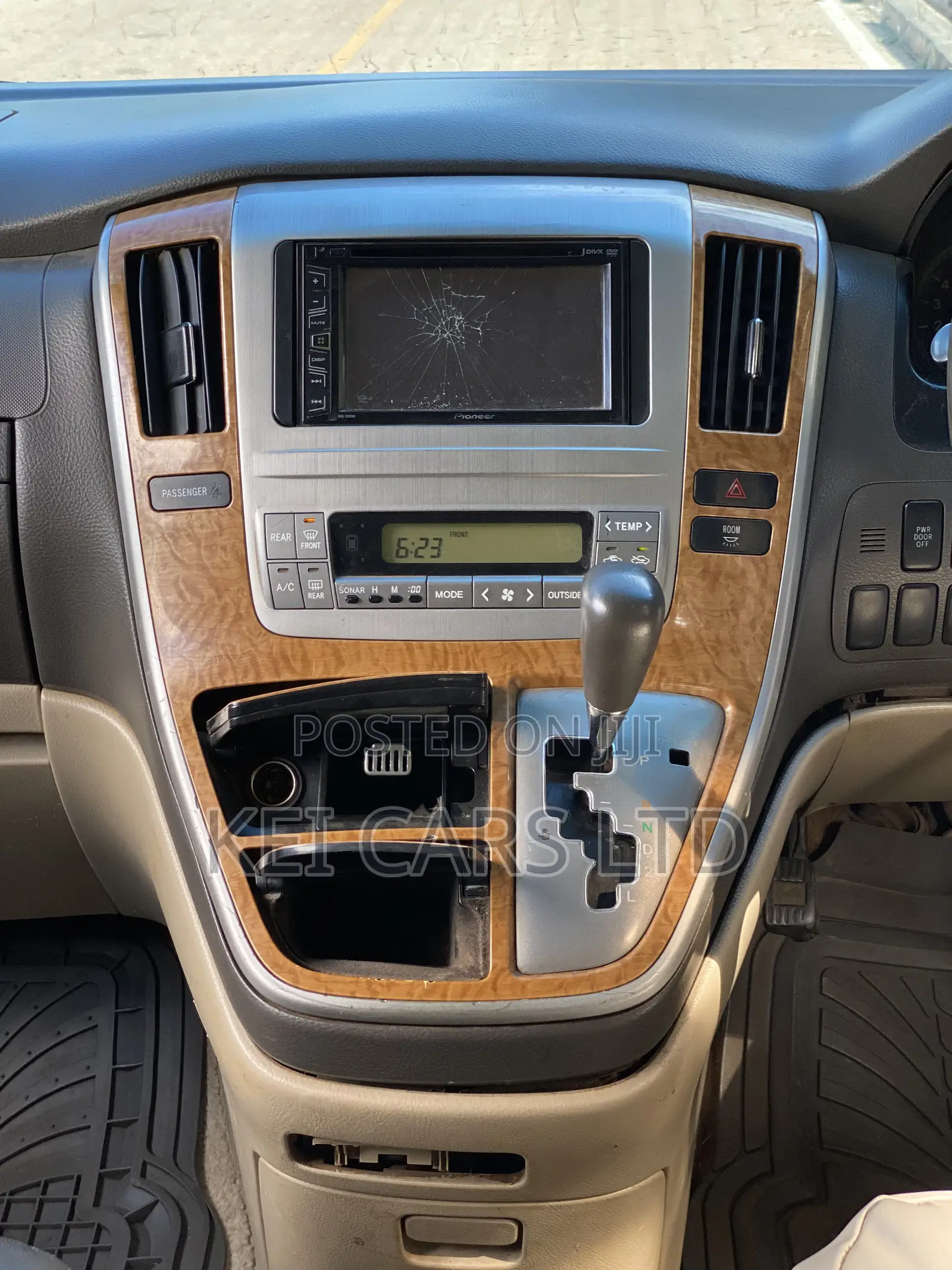 Toyota Alphard 2.4 Petrol AWD 2007 White