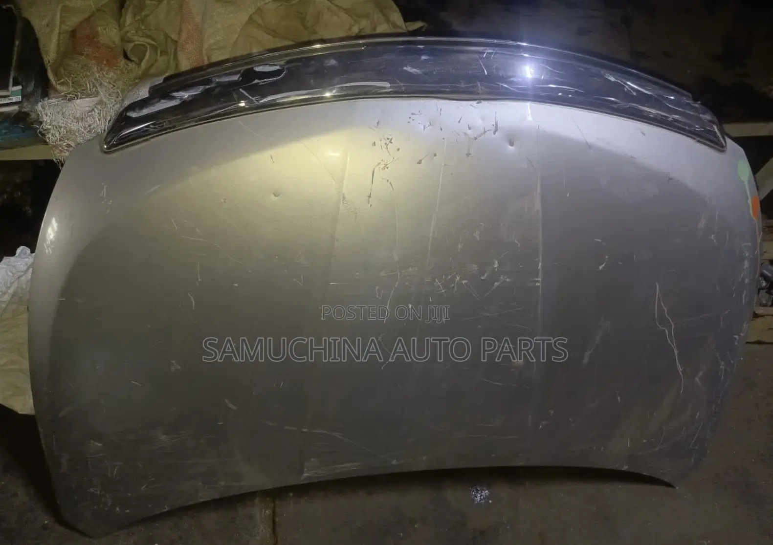 Bonnet Nissan Tiida With Chrome