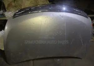 Bonnet Nissan Tiida With Chrome