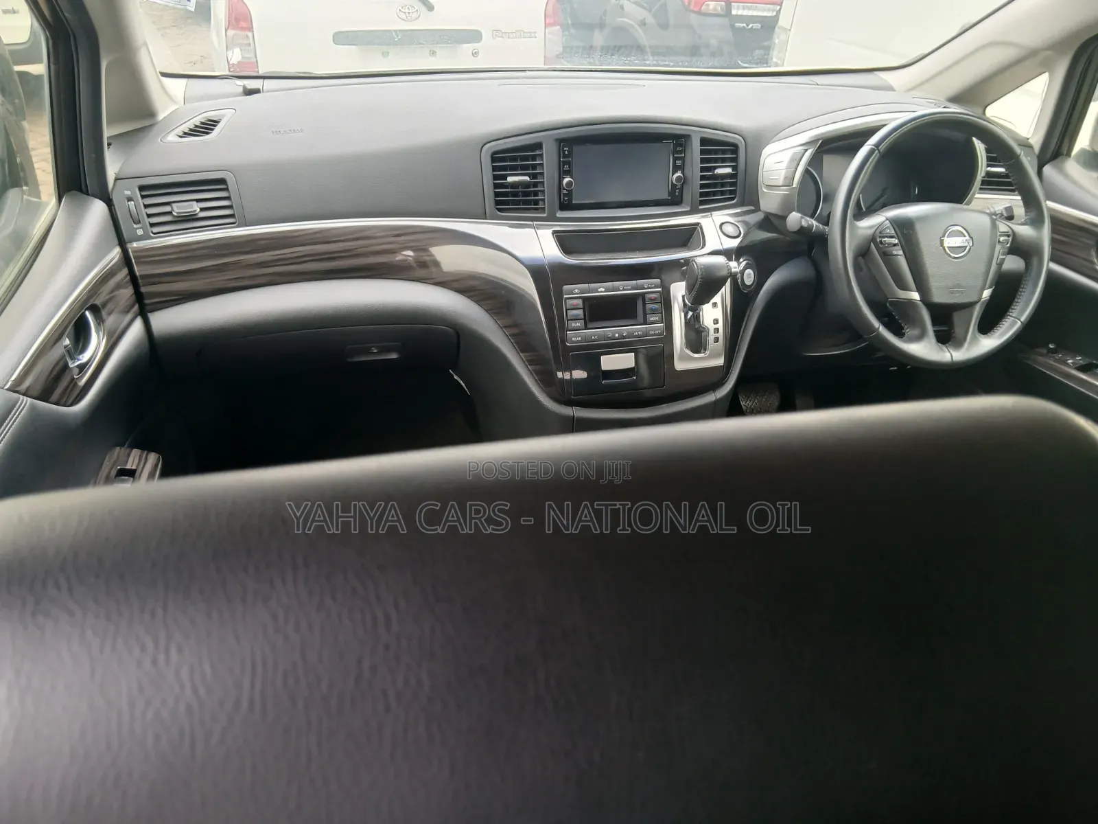 Nissan Elgrand 2018 White