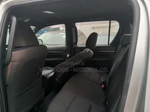 Toyota Hilux 2020 Silver