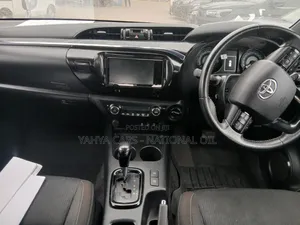 Toyota Hilux 2020 Silver