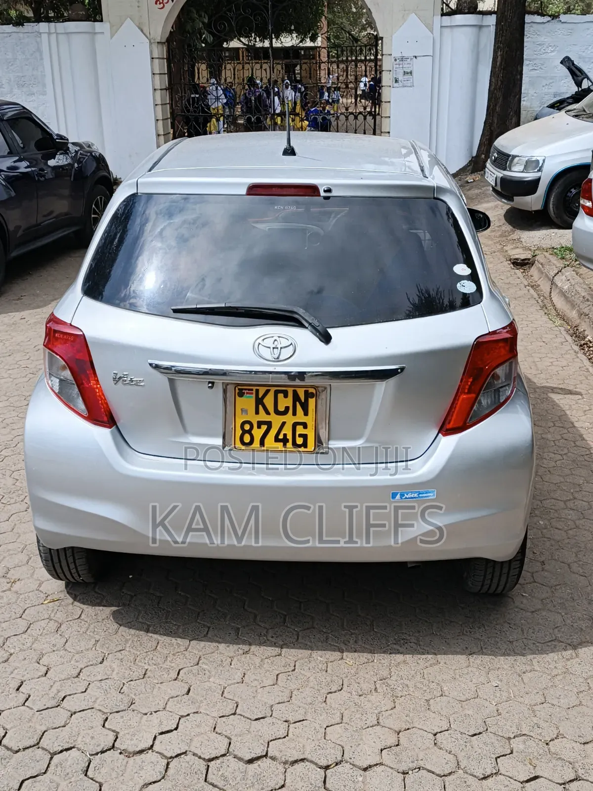 Toyota Vitz 2011 Silver