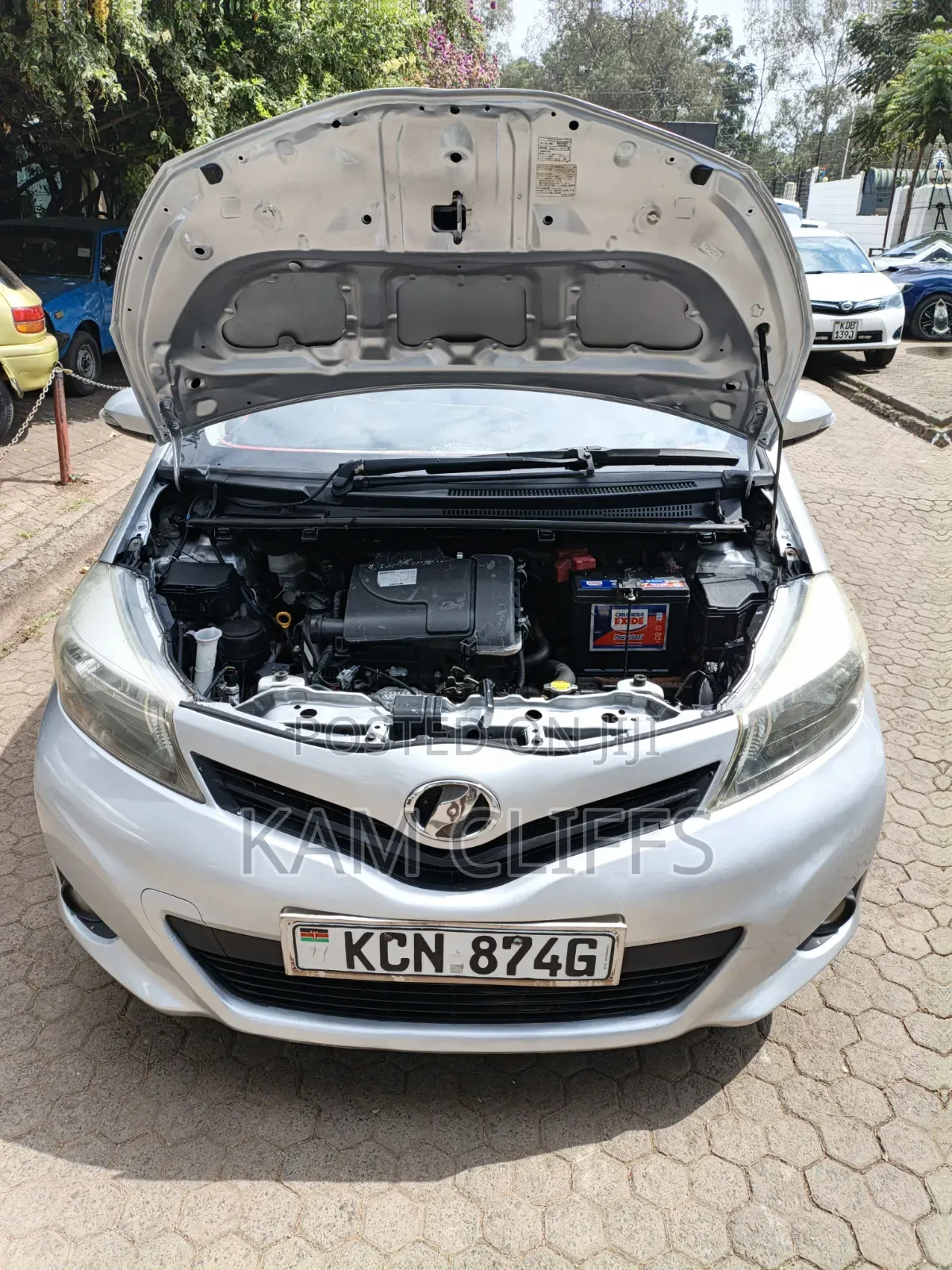 Toyota Vitz 2011 Silver