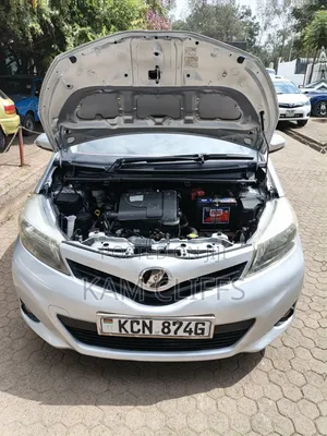 Toyota Vitz 2011 Silver