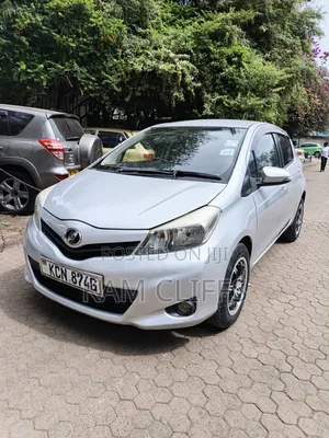 Toyota Vitz 2011 Silver