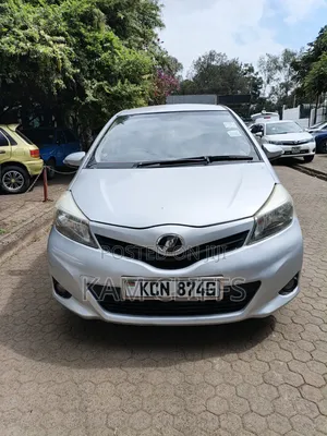 Toyota Vitz 2011 Silver