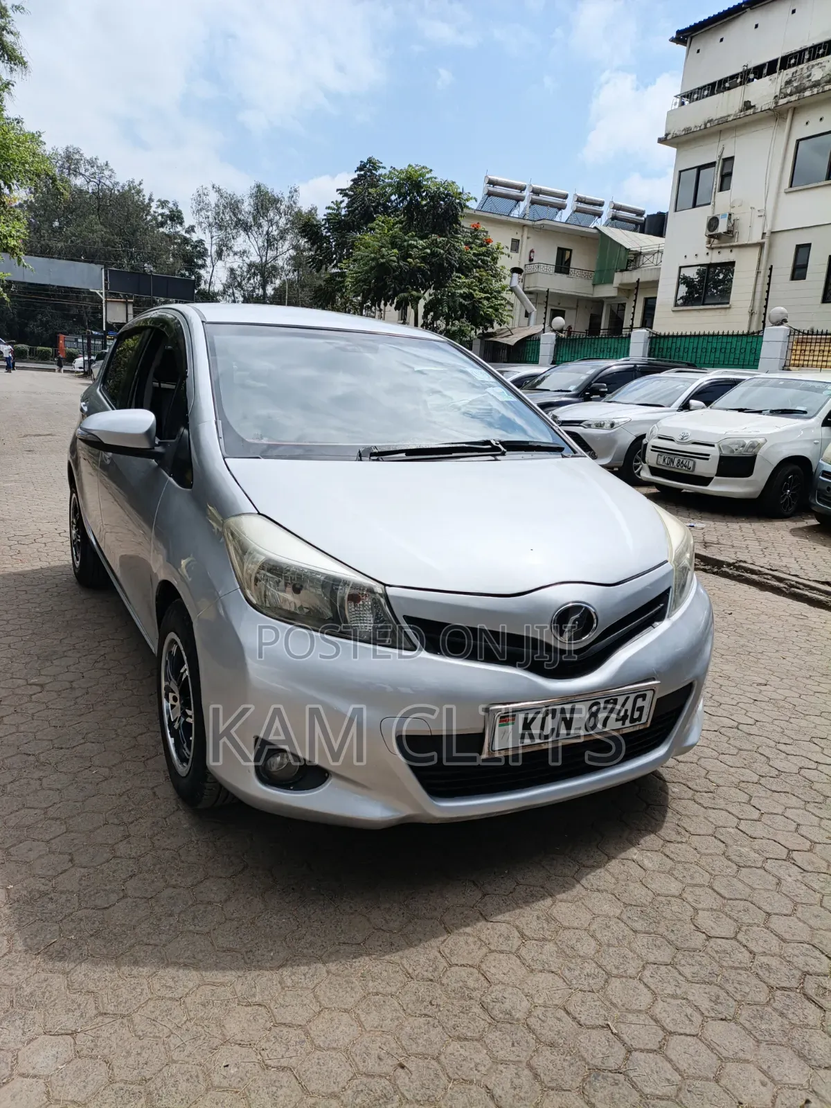 Toyota Vitz 2011 Silver
