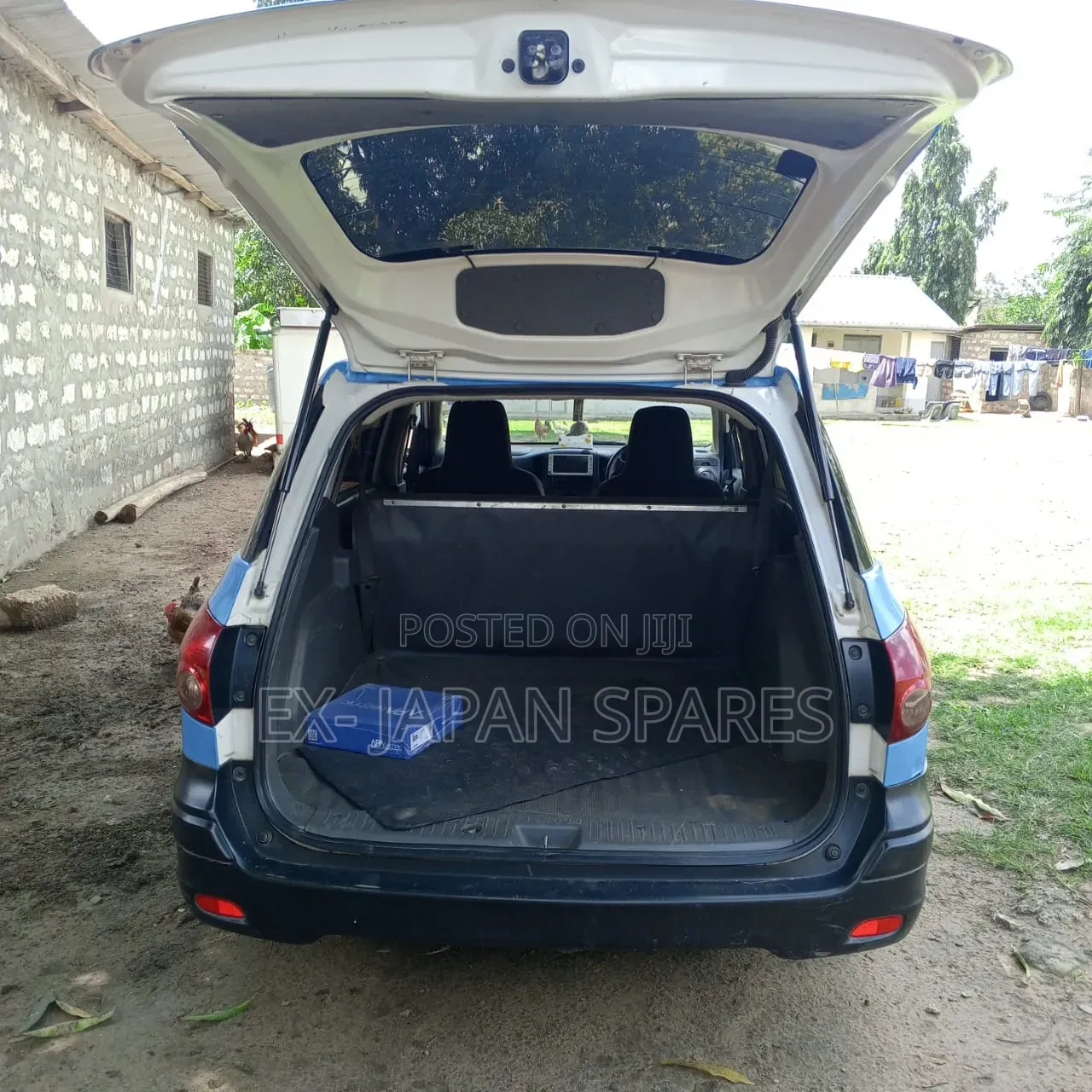 Nissan UD 2014 Blue