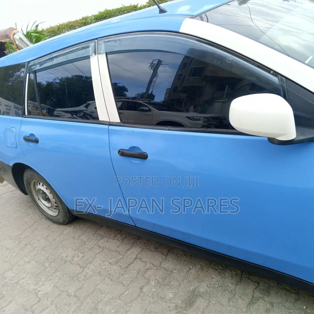 Nissan UD 2014 Blue