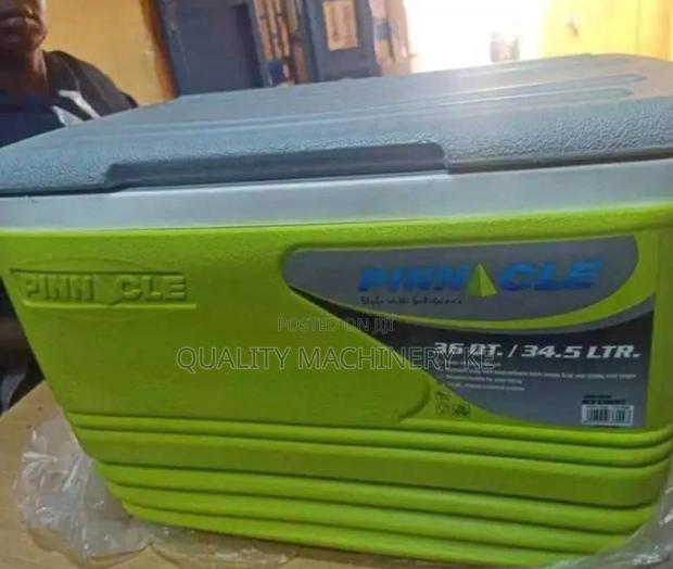Easy To Carry 34l Pinnacle Cooler Box