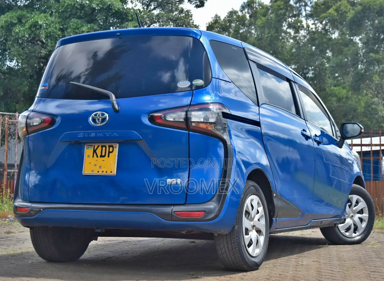 Toyota Sienta 2016 Blue