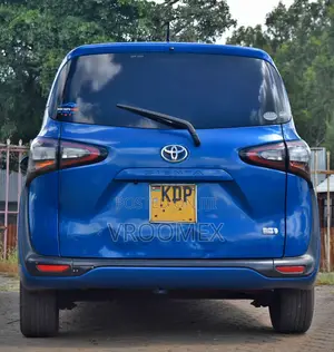 Toyota Sienta 2016 Blue