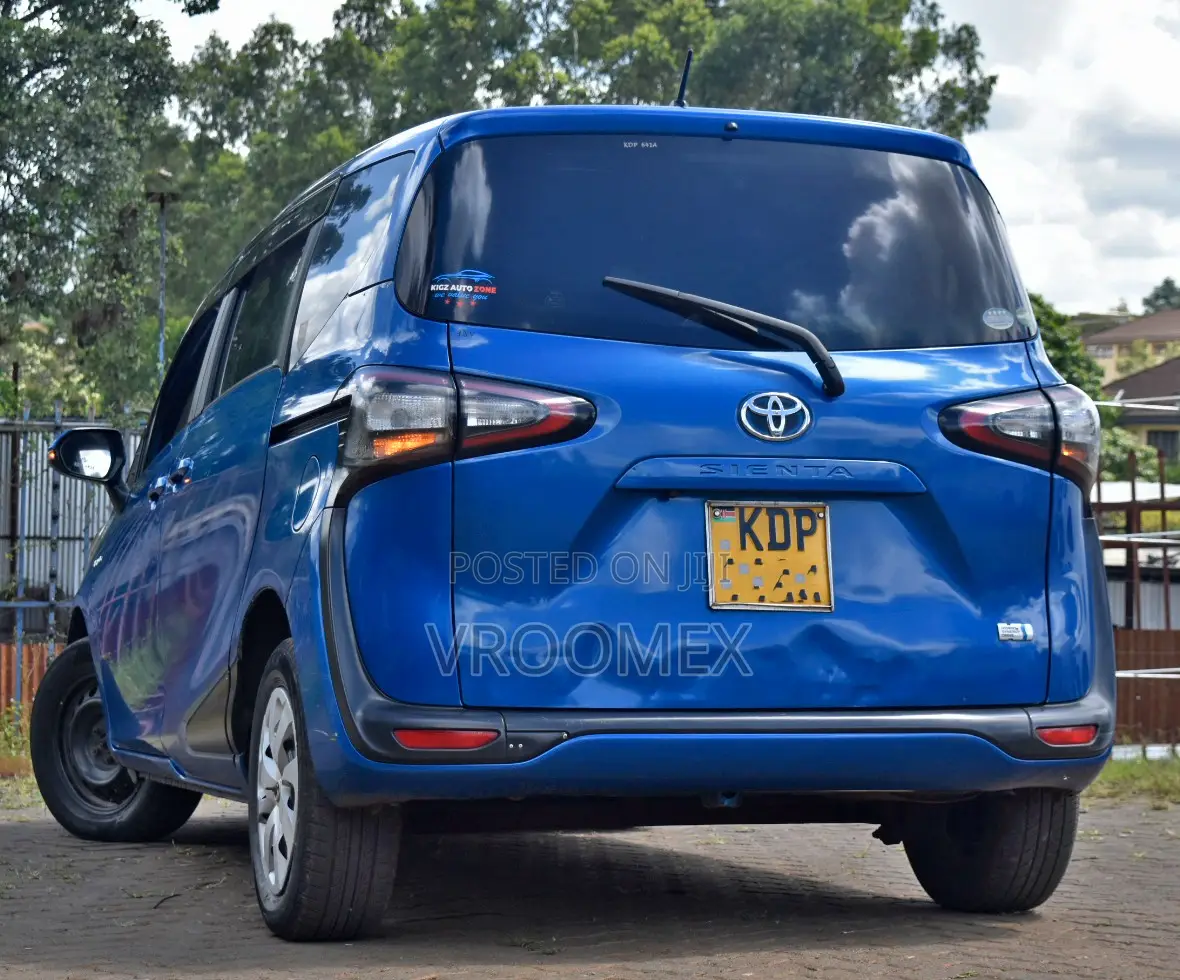 Toyota Sienta 2016 Blue